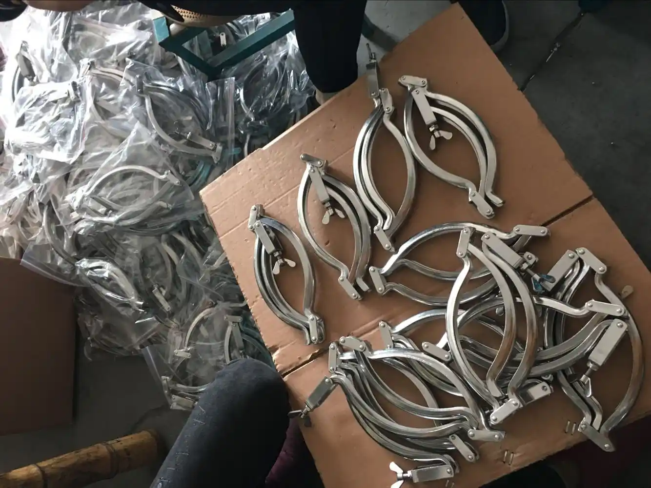 Hose clamp with wire stamping